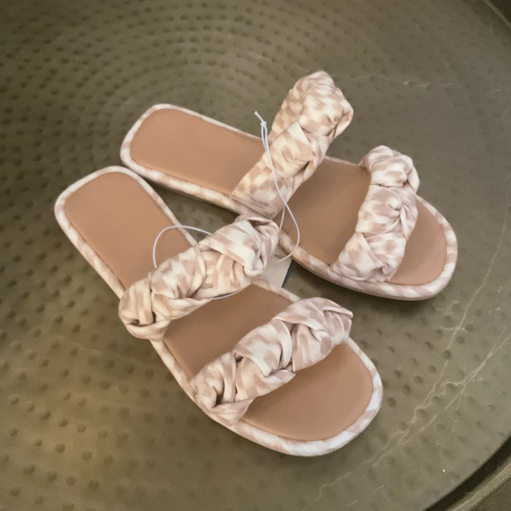 Universal Thread Knotted Sandals - Picture 8 of 9